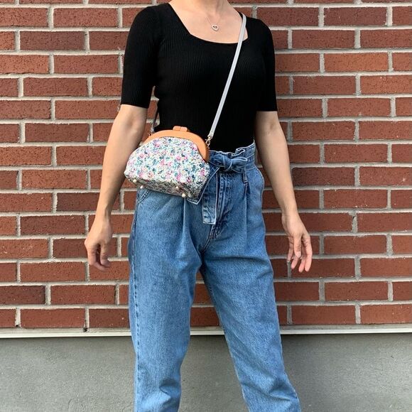 Handmade Genuine Leather Floral Printed Round Wooden Frame Clutch/CrossBody - Picture 9 of 16